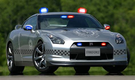 How To Spot An Undercover Police Car in 4 Simple Steps - ClickHowTo