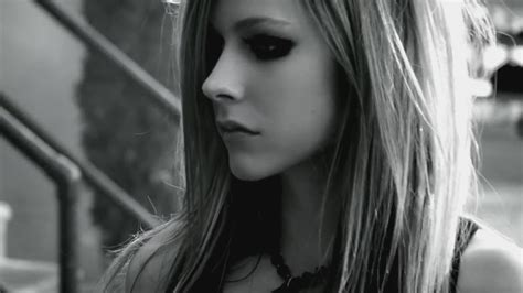 Smile {Music Video} - Avril Lavigne Photo (38792106) - Fanpop