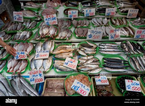 food market in Tokyo Stock Photo - Alamy