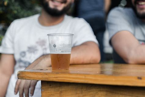 People Drinking Beer at Bar · Free Stock Photo