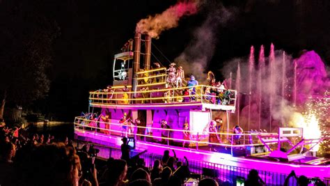 "Fantasmic!" is Returning to Hollywood Studios, but it's NOT the ...