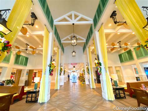 What's New at Disney's Skyliner Resorts: Christmas Decorations and ...