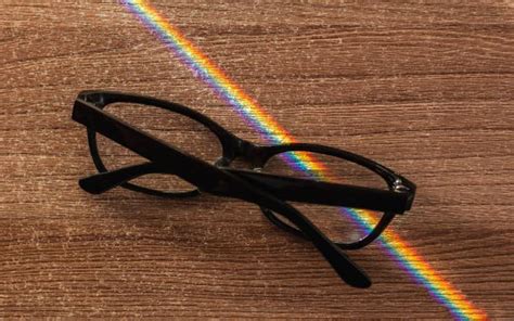 The Pros and Cons of Photochromic Lenses