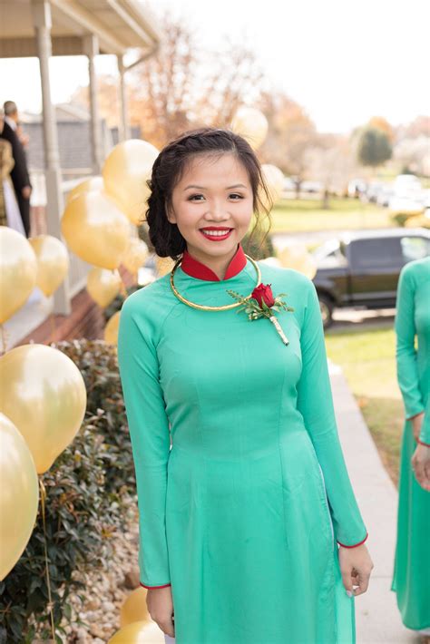 Bridesmaid portrait in Vietnamese ao dai for wedding / dam cuoi / tea ...