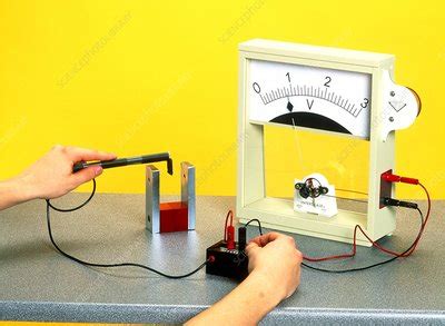 Physics experiment - Stock Image - H460/0228 - Science Photo Library