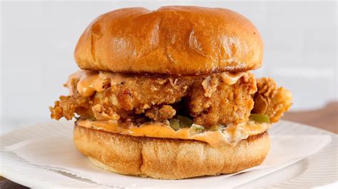 CRISPY CHICKEN SANDWICH - YouTube