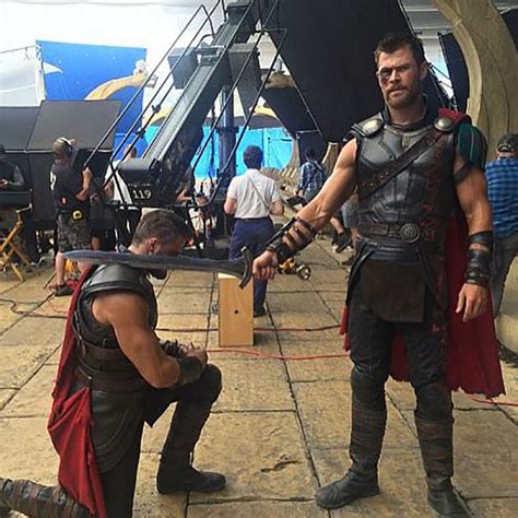 13 Photos Of Avengers With Their Stunt Doubles Reveal The Real ...