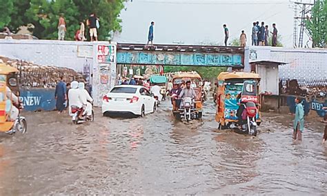 Heavy rain continues to lash parts of Sindh - Newspaper - DAWN.COM