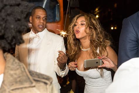 Beyoncé's mum shares gorgeous photo from daughter's wedding - Photo 1