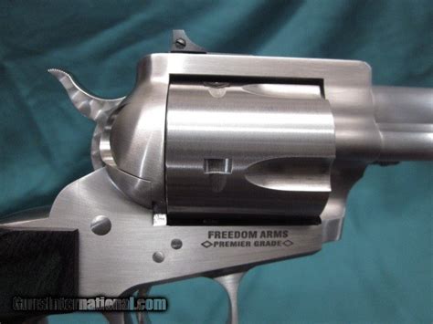 Freedom Arms model 83 Premier .44Mag.. ROUND BUTT 5 " barrel, FLUTED ...