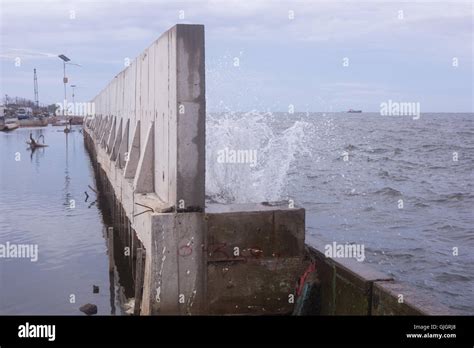 Giant sea wall jakarta hi-res stock photography and images - Alamy