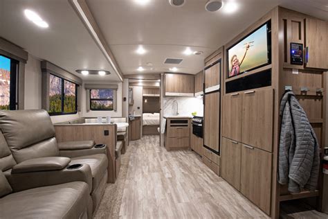 2020 Grand Design Imagine - Leisure Trailers