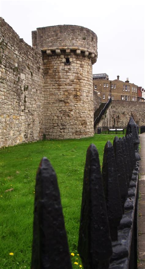 Southampton castle views | Walking the walls - Southampton. … | Flickr