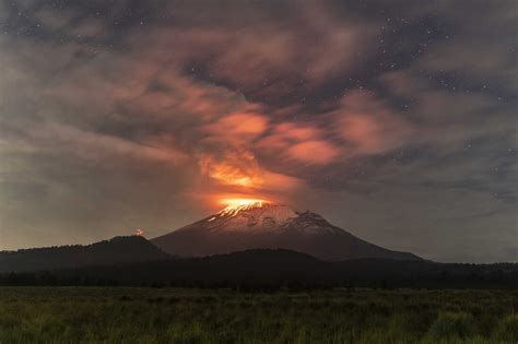 Popocatépetl volcano spews smoke and ash, putting millions of Mexicans ...