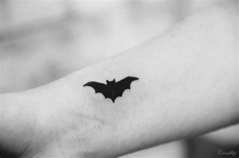 simple bat tattoos - Google Search Tiny Tattoos, New Tattoos, Body Art ...