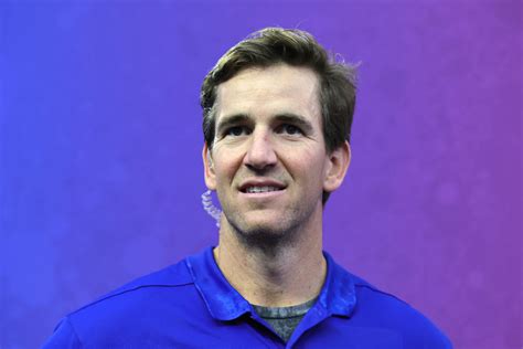 Huge Eli Manning Fan Meets Eli While In Traffic (VIDEO)