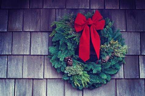 9 Christmas Wreaths Ideas | Fresh, DIY, Traditional and more