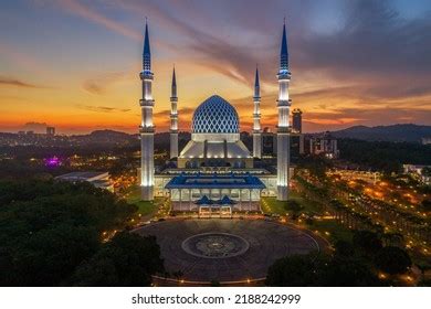 Shah Alam Mosque: Over 4,636 Royalty-Free Licensable Stock Photos ...