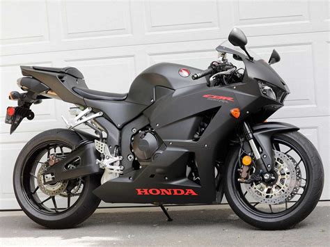 2020 Honda CBR600RR ABS MC Commute Review Photo Gallery | Motorcyclist