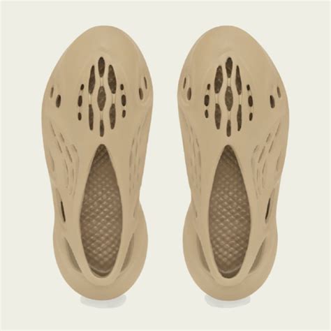 Yeezy Foam Runner "Desert Sand" Release Date | SneakerNews.com