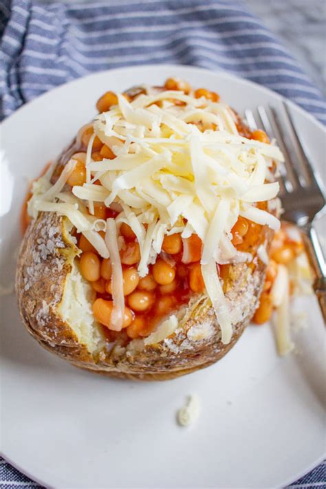 Jacket Potatoes with Beans | How to Make Jacket Potatoes with Beans