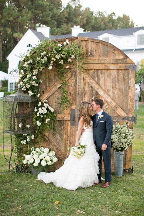 Say “I Do” to These Fab 51 Rustic Wedding Decorations