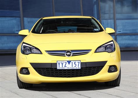 Opel Astra GTC: pricing and specifications revealed - Photos (1 of 6)