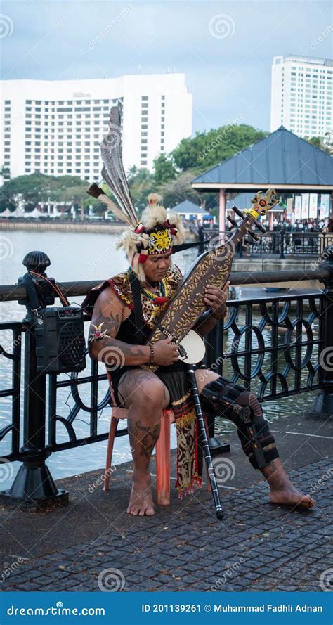 Sarawakian Man Playing Sape Editorial Photo - Image of sarawak, sape ...