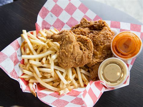 9 Best Navy Pier Restaurants For Burgers, Seafood and More