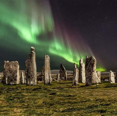 The Callanish standing stones illuminated by the Aurora Borealis ...