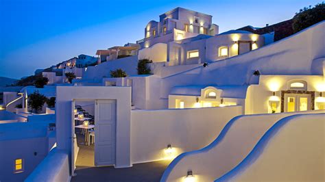 Amazing 5 Star Hotel in Santorini with Sea-Views - Canaves Oia