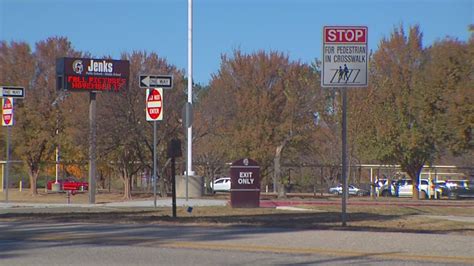 Jenks Middle School bomb threat not credible, officials say