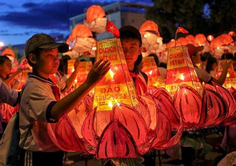 Rộn ràng chuẩn bị cho Lễ hội rước đèn Trung thu TP Phan Thiết