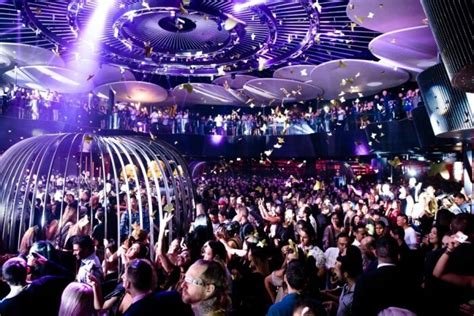 Toronto Nightlife: 10 Hotspots For An Electrifying Night