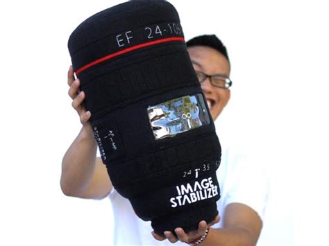 DSLR Camera Lens Styled Pillow | Gadgetsin