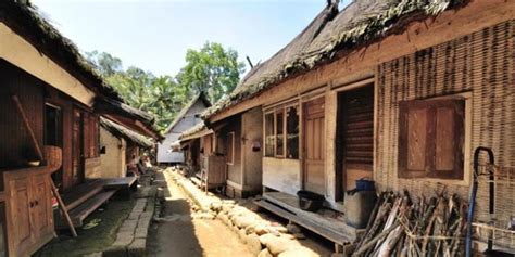 Dibalik Cerita Bangunan Adat Kampung Naga, Rumah Tradisional Sunda ...