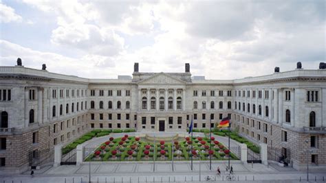 Bundesrat - The Bundesrat building Ancient Yew, Box Hedging, Foyer ...