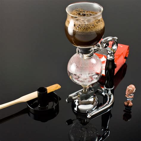 Using a Siphon Coffee Maker