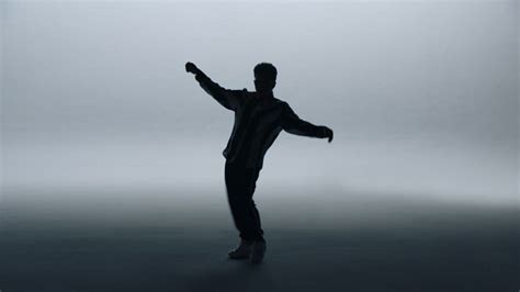 Bruno Mars Premieres 'That's What I Like' Video