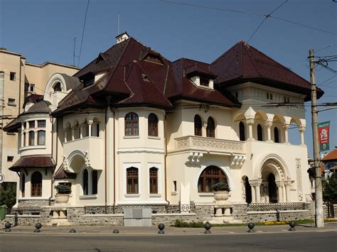 Bucharest architecture tour - RomaniaTourStore