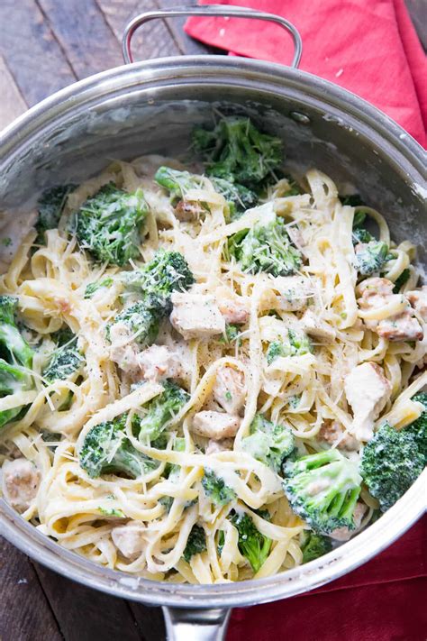 Chicken and Broccoli Alfredo - LemonsforLulu.com