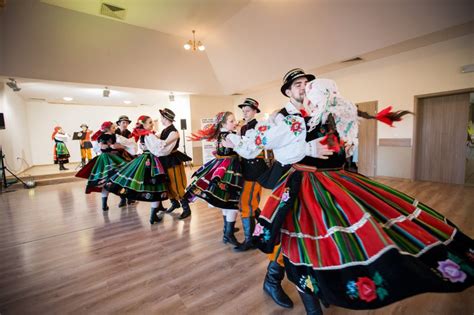 POLISH FOLK DANCE PERFORMANCE