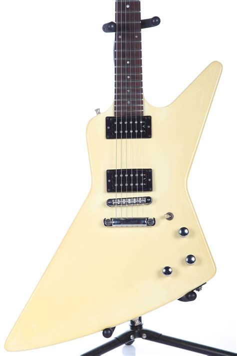 1984 Gibson Explorer White | Guitar Chimp