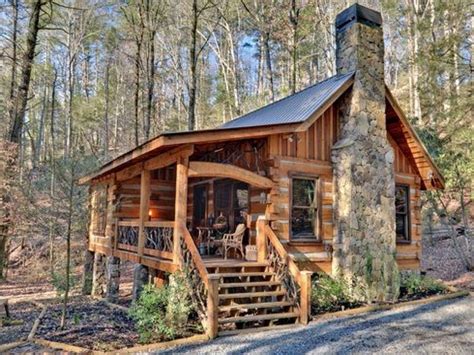 Pin by Marflower on Log Cabins in 2019 | Pinterest | Small log homes ...