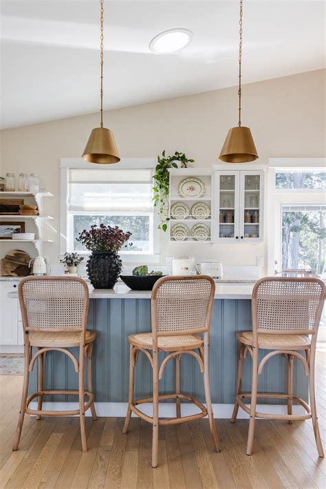 Coastal Kitchens - Ideas for Creating a Serene Beach House Kitchen