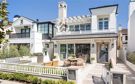 Fresh coastal style home with indoor-outdoor interplay in Corona Del Mar