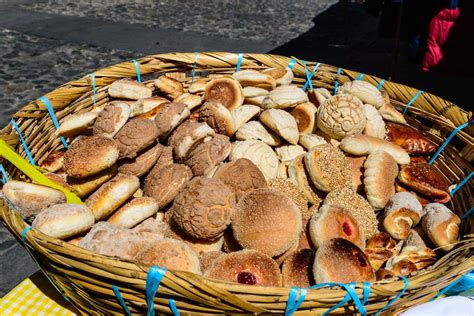 Mexican Conchas: The Cookie-Topped Bread With a Mysterious Past - Eater