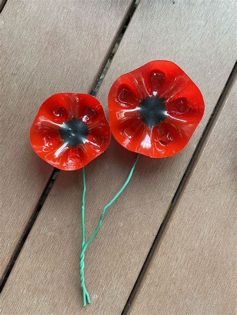 Remembrance Anzac Day poppy craft | Poppy craft, Bottle painting, Anzac day