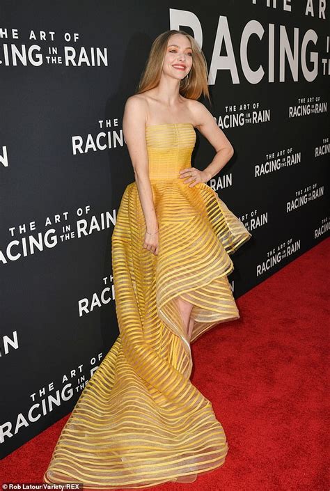 Amanda Seyfried walks the red carpet at The Art Of Racing In The Rain ...