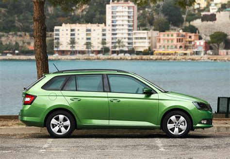 Skoda Fabia Estate Review (2021) | Parkers